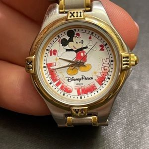 Disney Mickey Mouse Limited Time watch